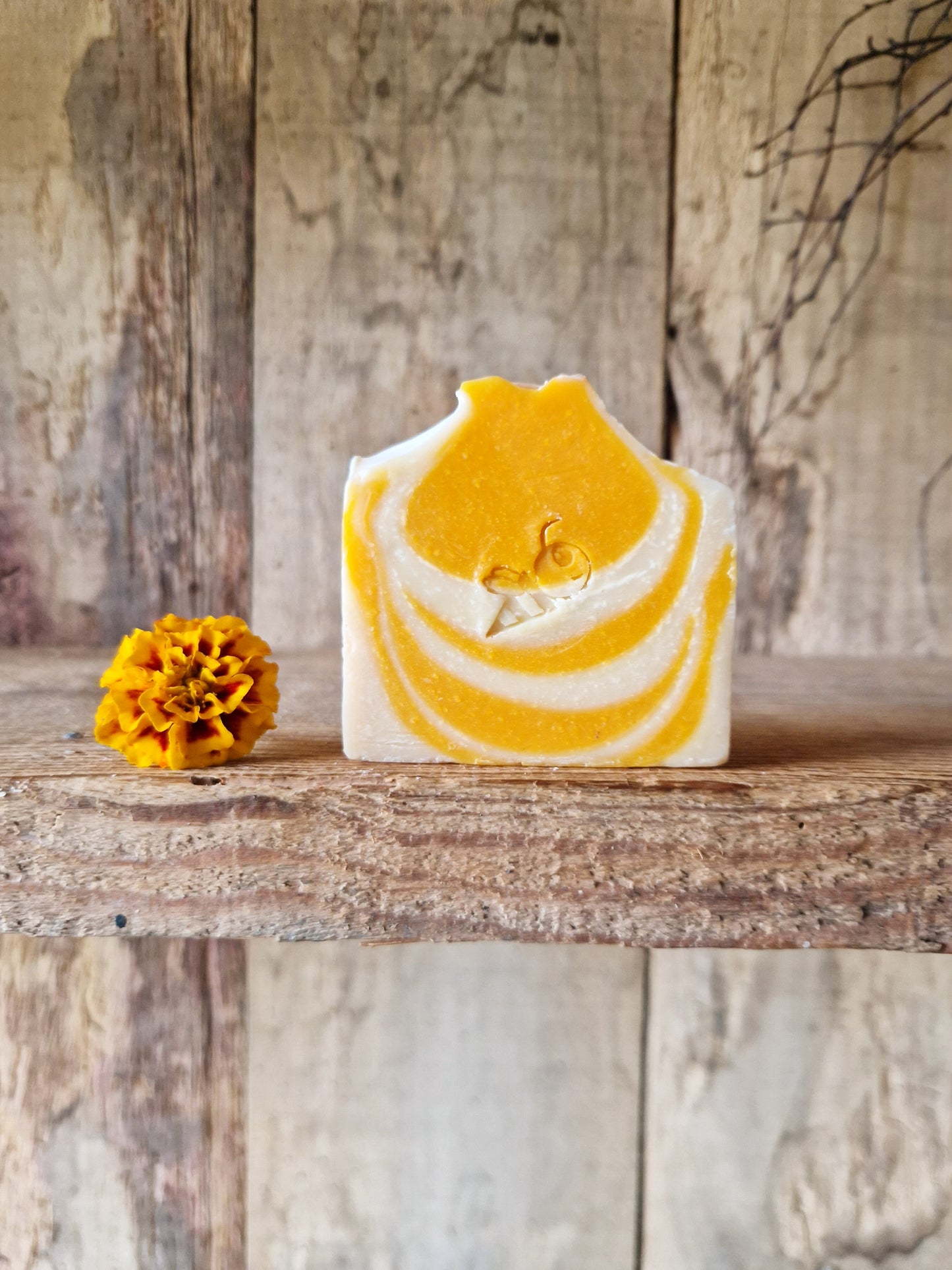 Savon au Miel, Poudre de Roucou & Agrumes