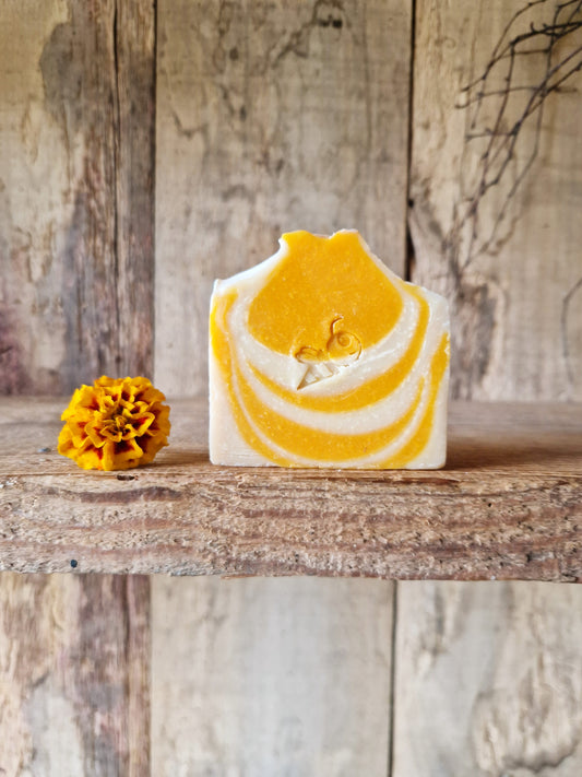 Savon au Miel, Poudre de Roucou & Agrumes